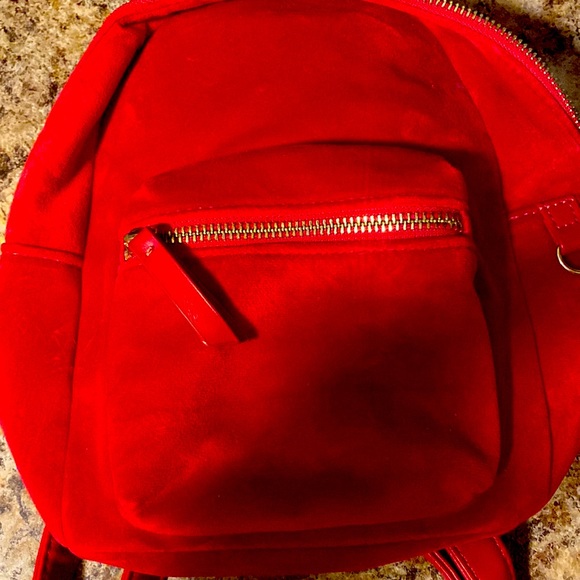 Red and cute - Picture 1 of 5